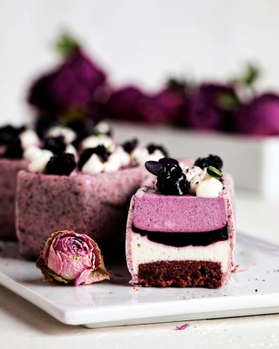 Черничное пирожное